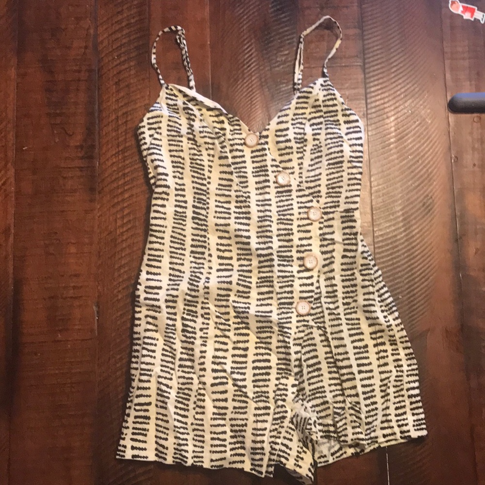 URBAN OUTFITTERS Black & White Patterned Romper